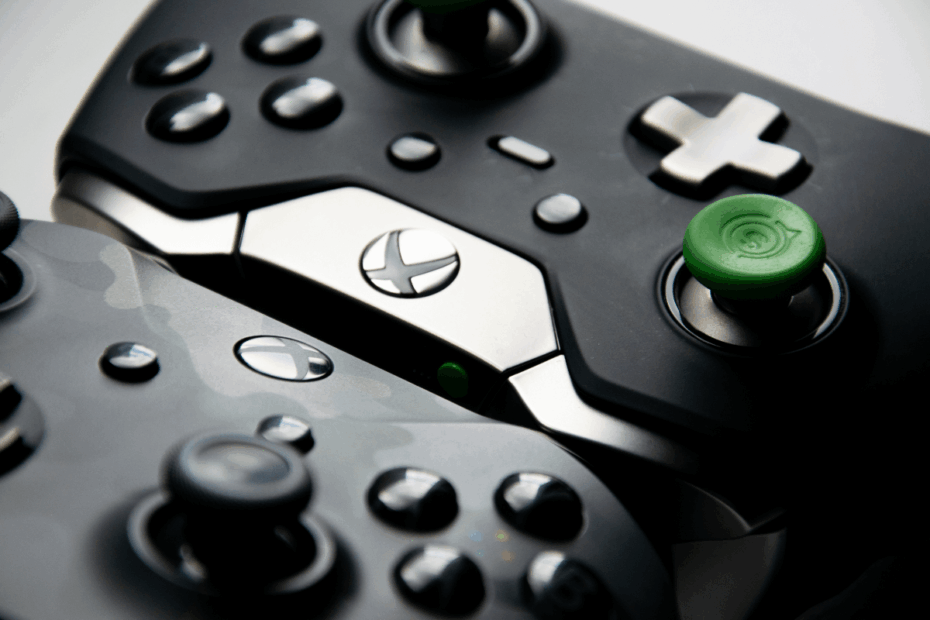 Controles de Xbox em destaque simbolizando os prêmios disponíveis no Microsoft Rewards.